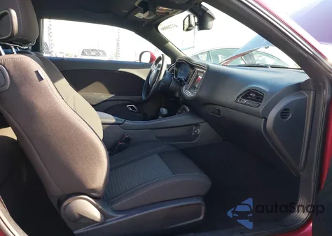 2022 Dodge Challenger Sxt z USA, uszkodzony, nr VIN 2C3CDZAG0NH164826